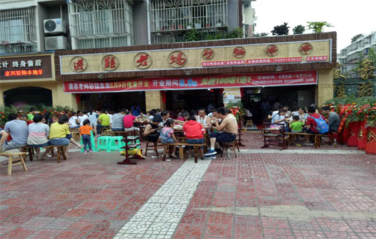 6月串串香加盟店开业
